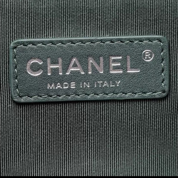 Chanel Green Quilted Calfskin Medium Boy Flap Handbag - Picture 4 of 9